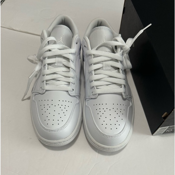 BNIB Air Jordan 1 low triple white - Picture 2 of 6